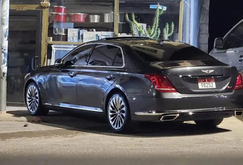 2018 Genesis G90 in Dubai