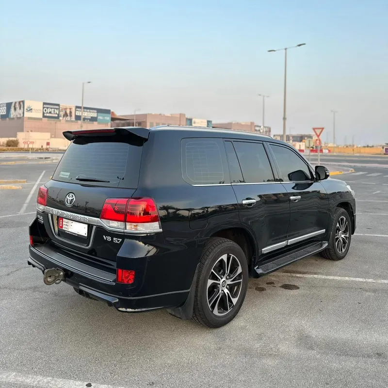 2021 تويوتا لاند كروزر in Dubai