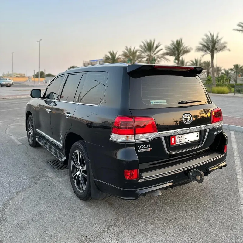2021 تويوتا لاند كروزر in Dubai