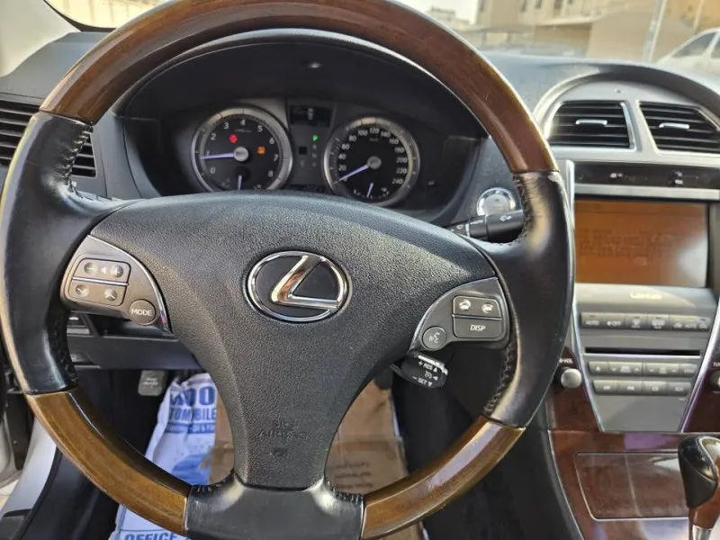2010 لكزس ES - اي اس in Dubai