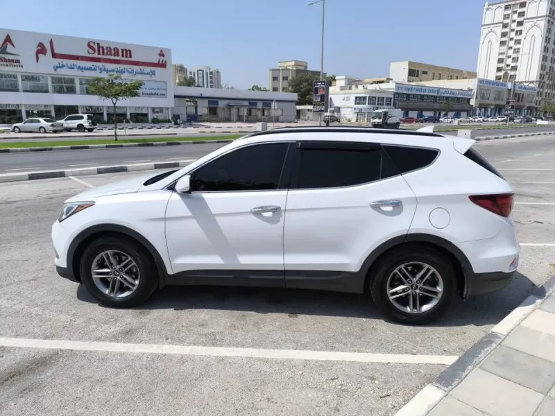 2017 هيونداي سانتا في in Dubai