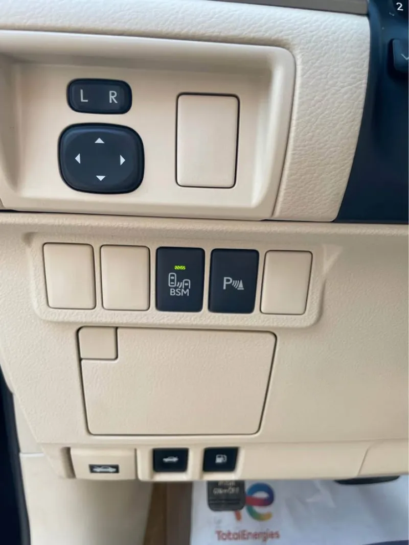 2015 Lexus ES in Dubai