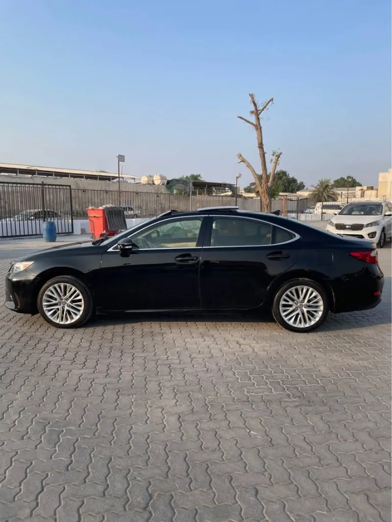 2015 Lexus ES in Dubai