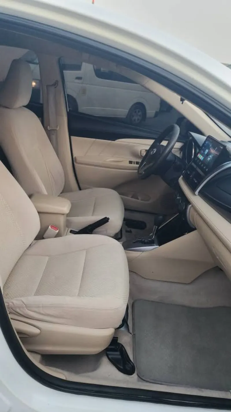 2015 تويوتا ياريس in Dubai