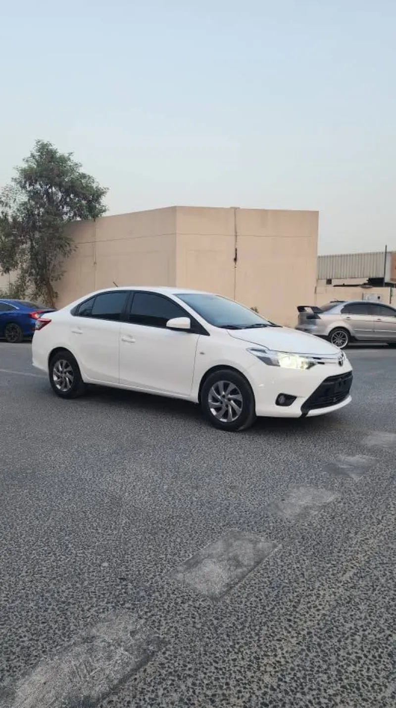 2015 تويوتا ياريس in Dubai