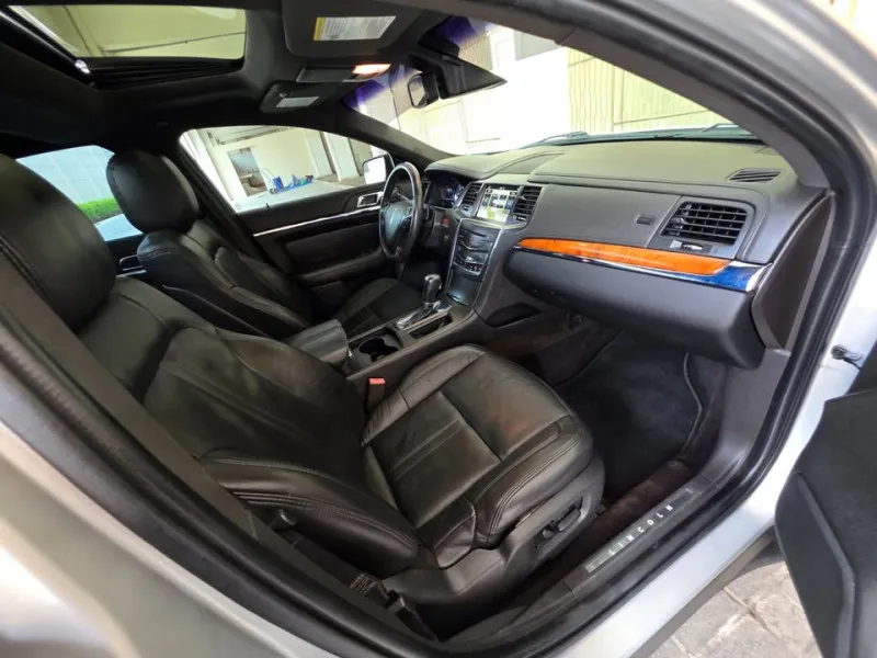 2016 Lincoln MKS in Dubai