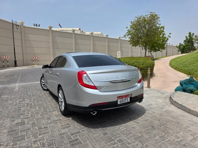 2016 Lincoln MKS in Dubai