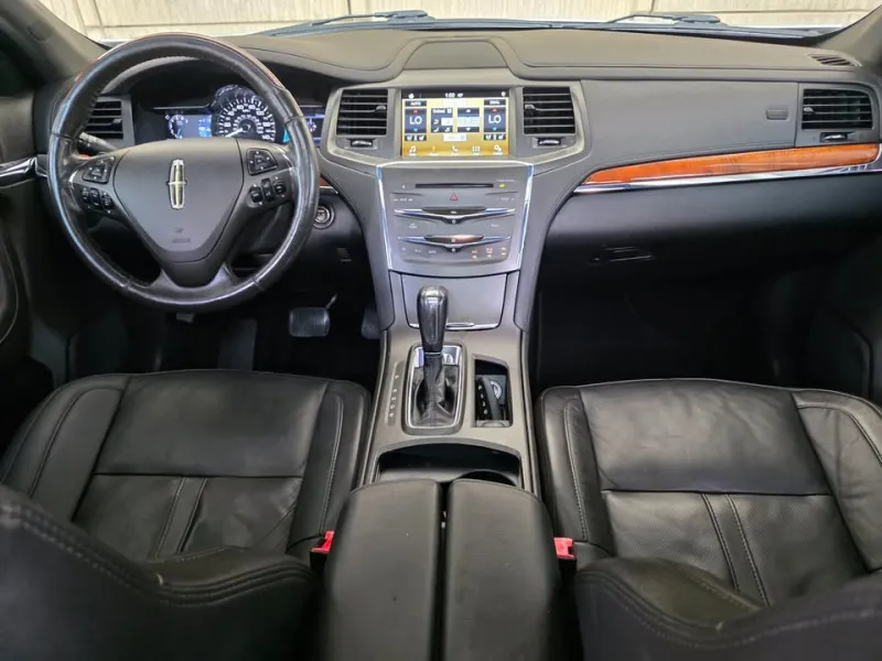 2016 Lincoln MKS in Dubai
