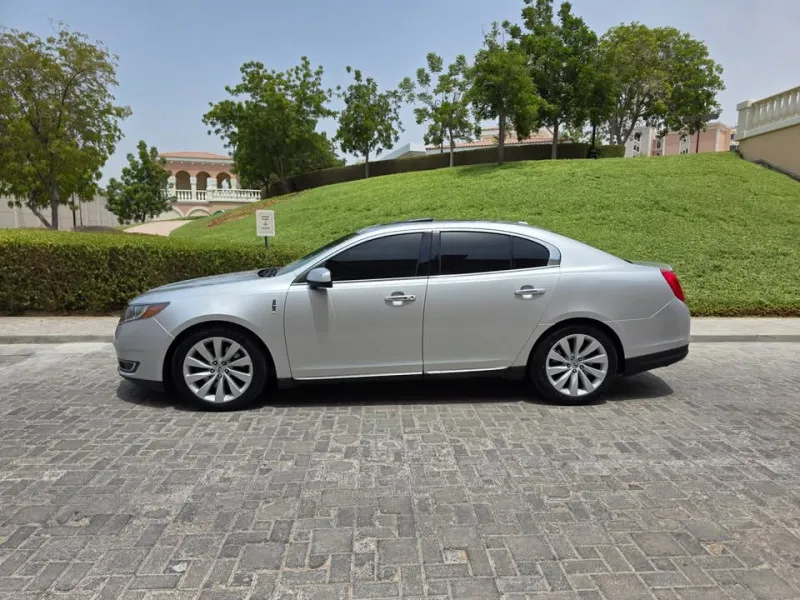 2016 Lincoln MKS in Dubai