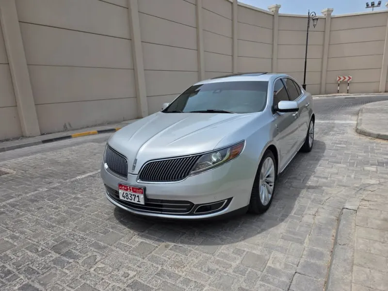 2016 Lincoln MKS in Dubai