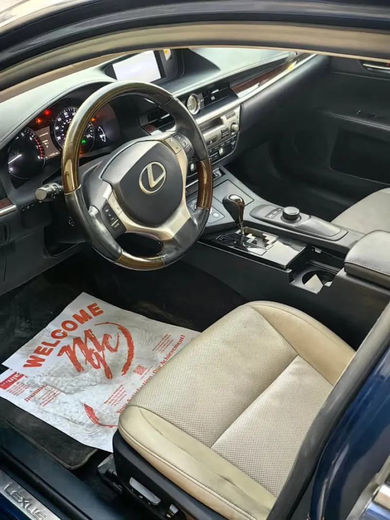 2014 Lexus ES in Dubai