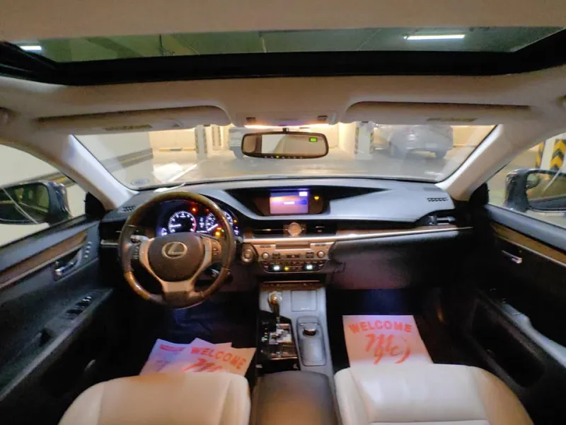 2014 Lexus ES in Dubai