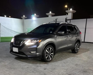 Used Nissan X-Trail EXCELLENT DEAL for our Nissan XTrail 2.5 SL 2016  Model!! in Red Color! GCC Specs 2016 for sale in Dubai - 487300